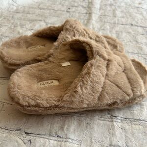 KUBUA ORTHOTIC BEIGE TAN PLUSH WOMEN’S SLIPPERS SIZE 8 INDOOR/OUTDOOR
